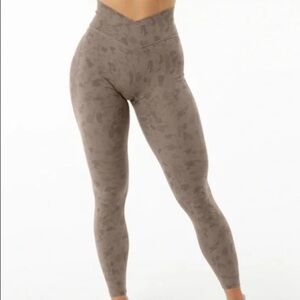 Alphalete Surface Power Legging Pebble Print Brown Small